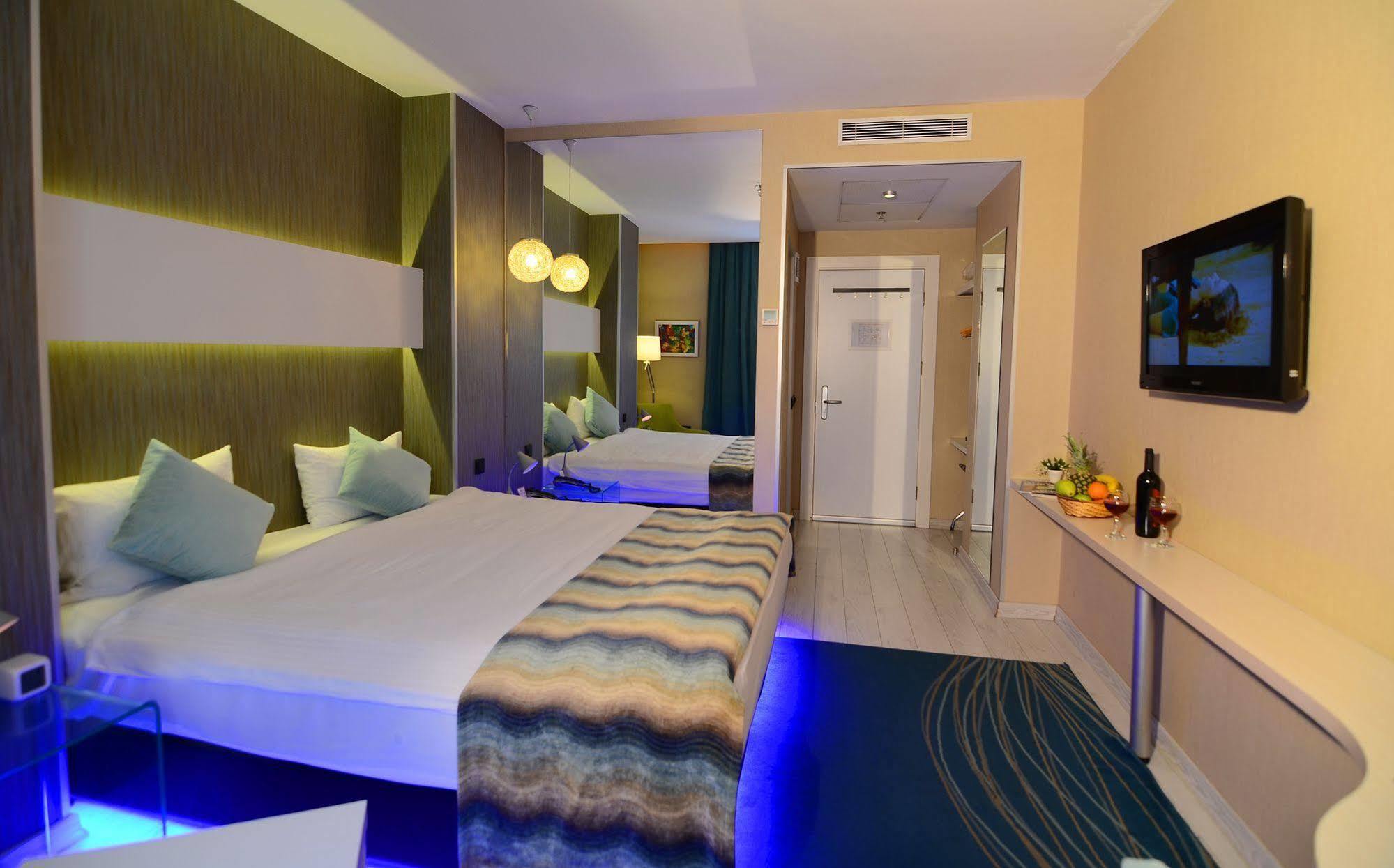 เทมโปโฮเต็ล 4 เลเวนท์ Hotel อิสตันบูล ภายนอก รูปภาพ